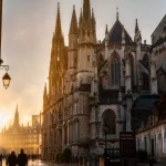 Abbatiale saint ouen à Rouen, vue extérieure golden hour