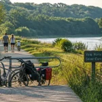 Voie verte eure : passerelle en bois et vélos sur la voie verte