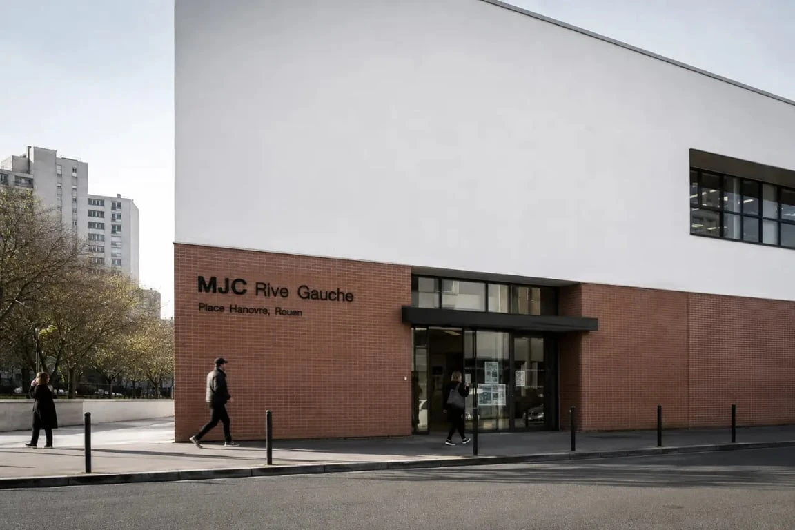 Maison des jeunes et de la culture rive gauche rouen, façade de la MJC à Rouen Place Hanovre